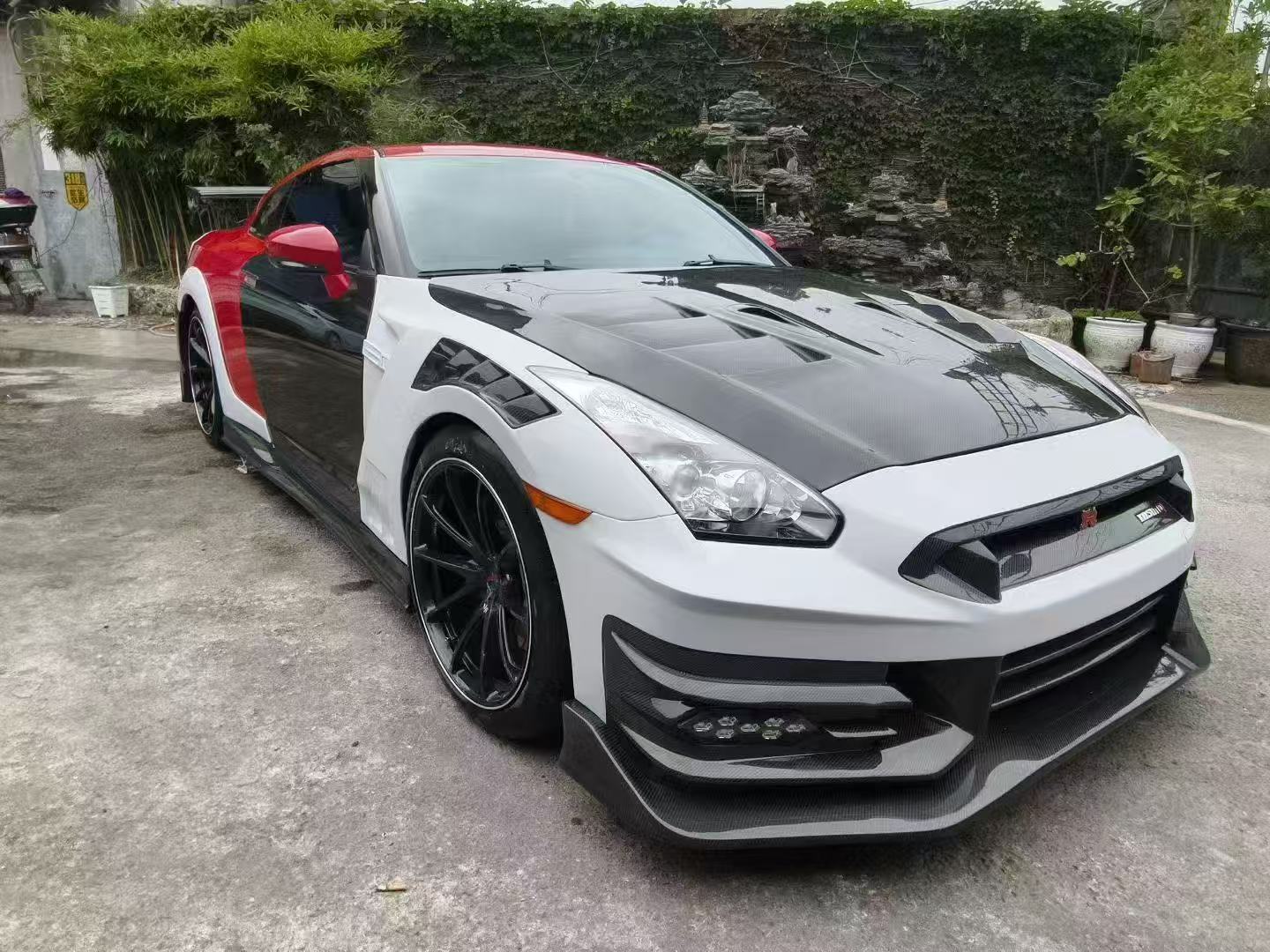 The Ultimate Evolution: Top Secret Style Full Carbon Fiber Bodykit for the Nissan GT-R R35