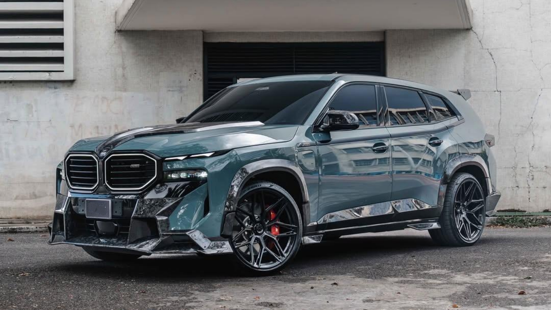 The Apex Predator: BMW G90 Meets the Mansory-Style Forged Carbon Fiber Upgrade