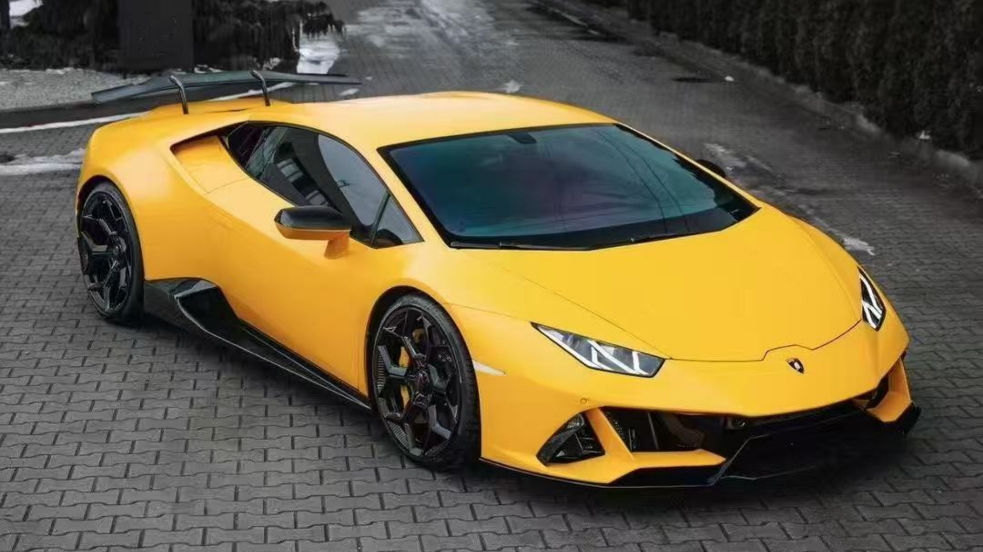 Sculpted by Air: The Huracán EVO Novitec Style Carbon Fiber Transformation